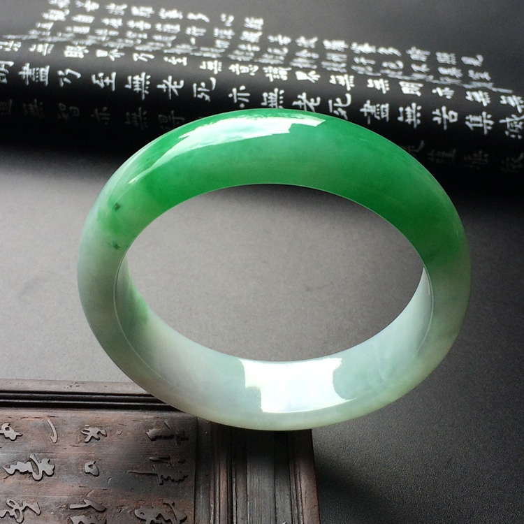 （超值推荐）糯冰种翠色手镯（54.5mm）