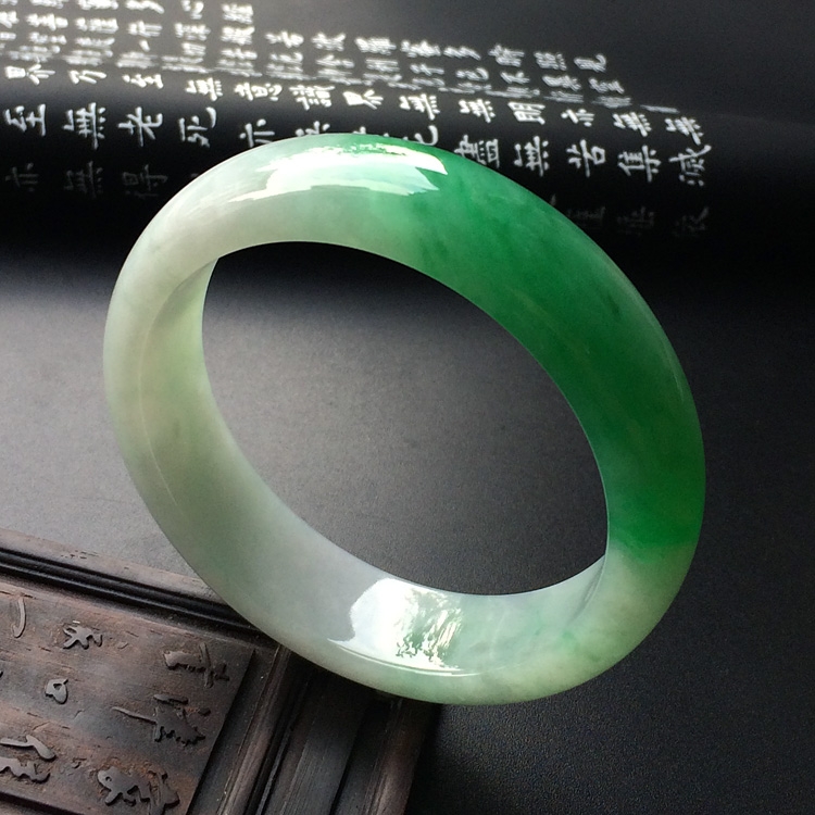 （超值推荐）糯冰种翠色手镯（54.5mm）