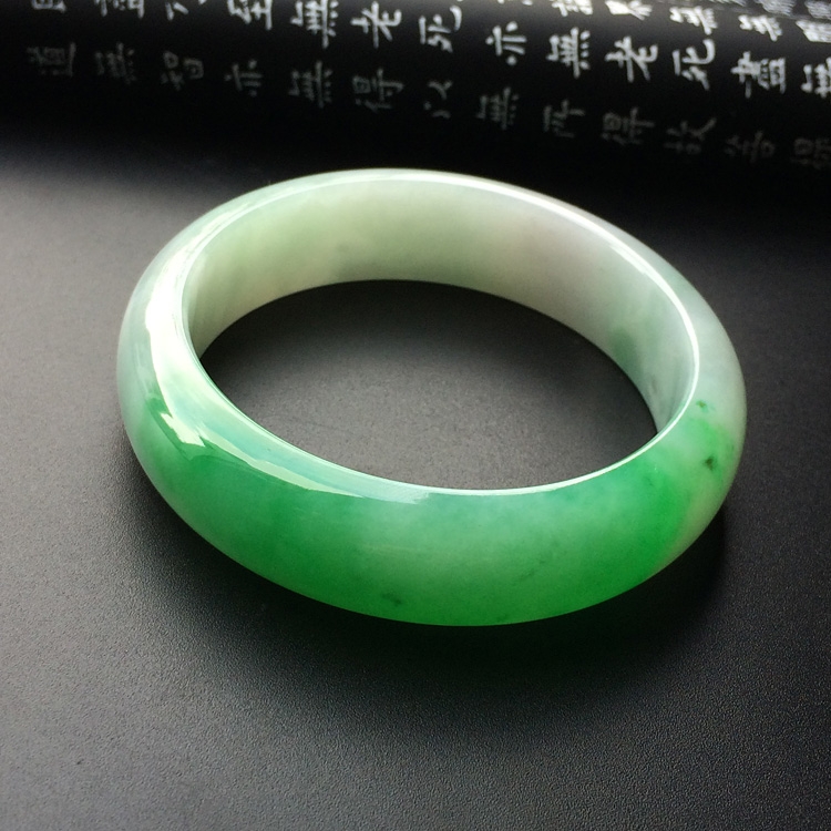 （超值推荐）糯冰种翠色手镯（54.5mm）