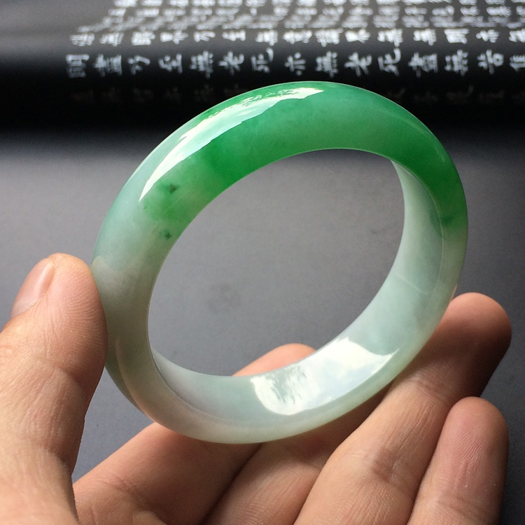 （超值推荐）糯冰种翠色手镯（54.5mm）
