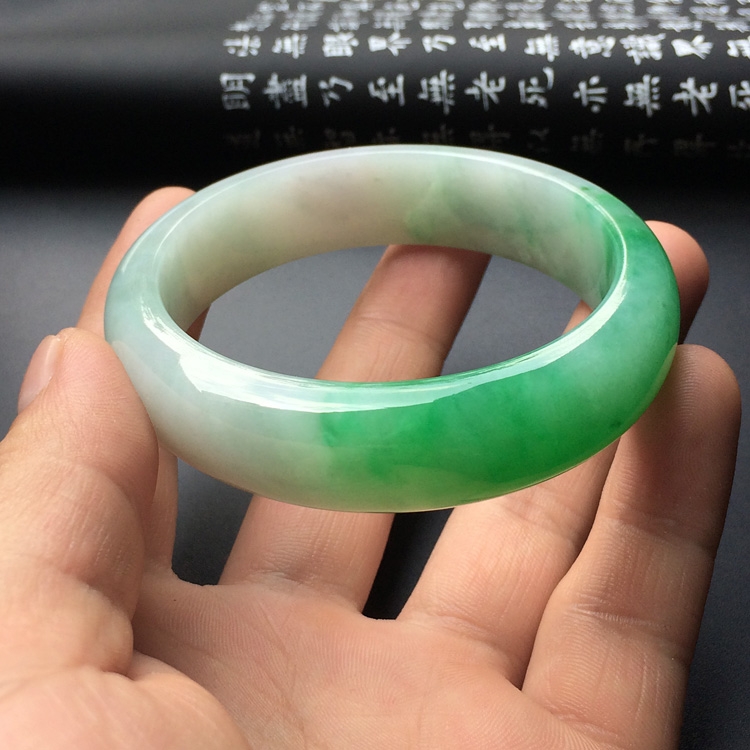 （超值推荐）糯冰种翠色手镯（54.5mm）