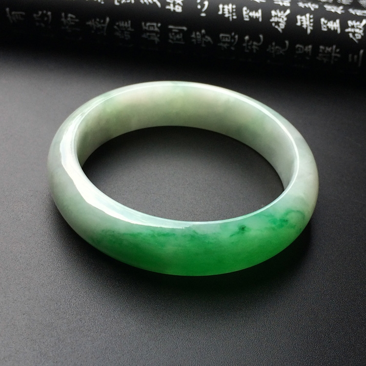 （超值推荐）糯冰种翠色手镯（56.3mm）