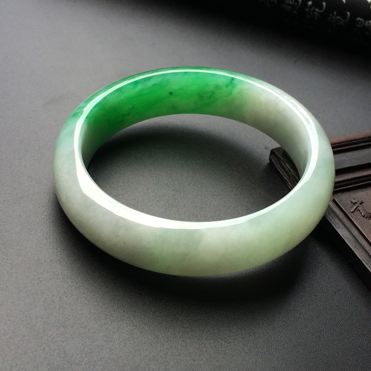 （超值推荐）糯冰种翠色手镯（56.3mm）