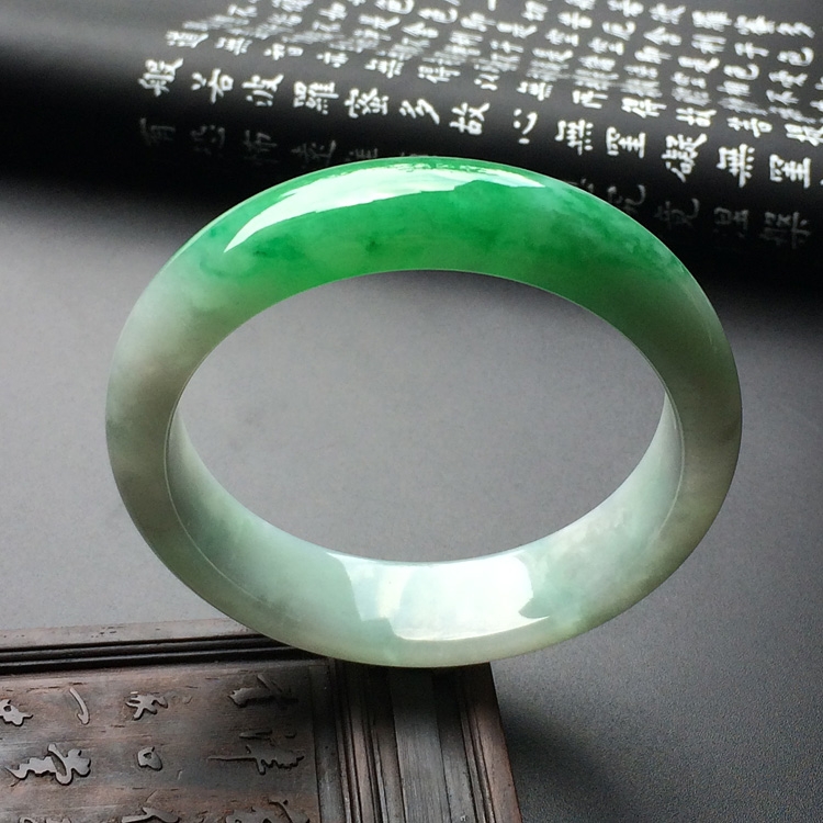 （超值推荐）糯冰种翠色手镯（56.3mm）