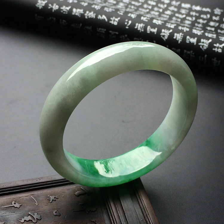 （超值推荐）糯冰种翠色手镯（56.3mm）