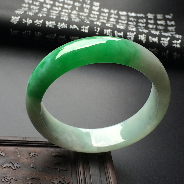 （超值推荐）糯冰种翠色手镯（56.3mm）