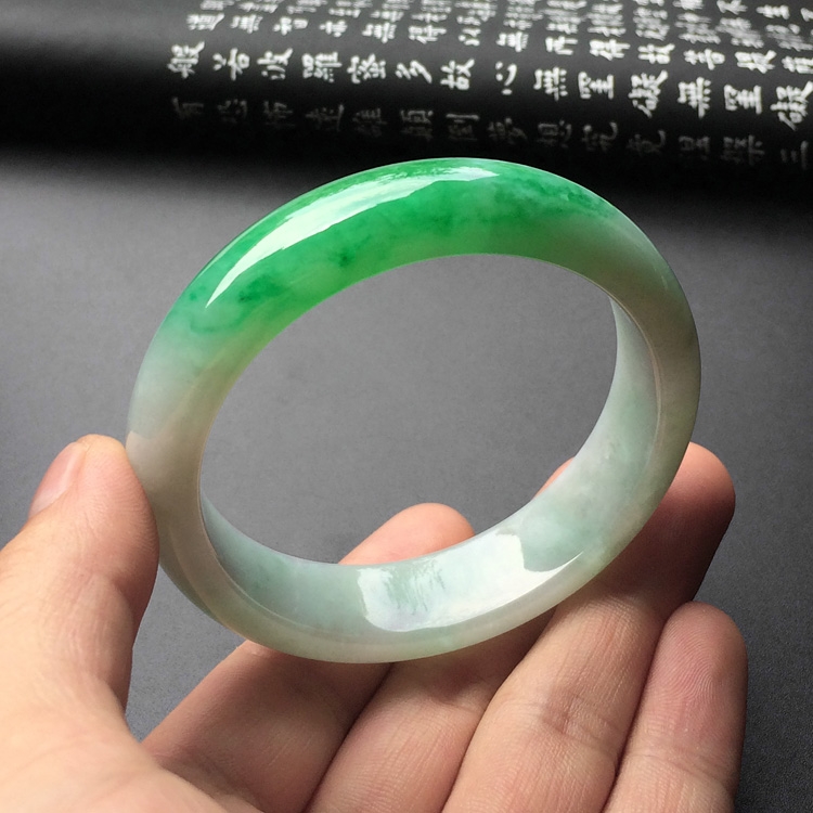 （超值推荐）糯冰种翠色手镯（56.3mm）