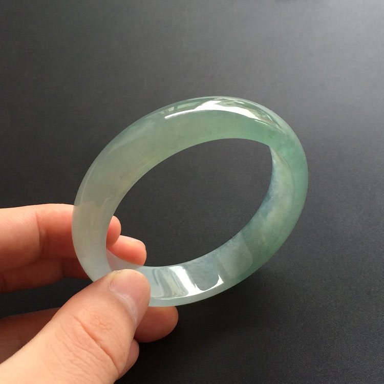 （超值推荐）冰种晴水略飘花手镯（58.6mm）
