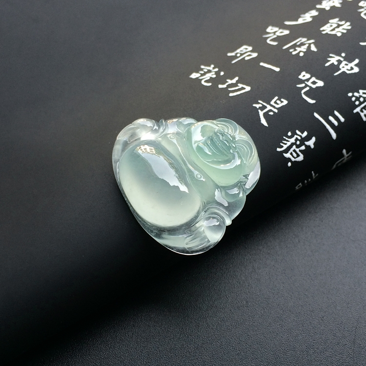 冰种淡晴水玉佛挂件