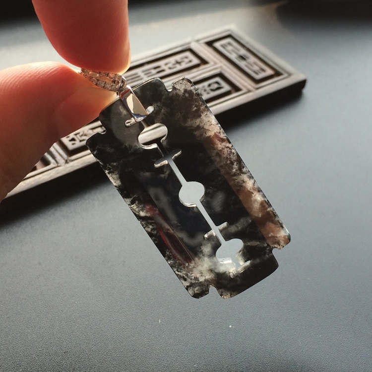 (超值推荐)糯冰(乌鸡)种墨色胸坠