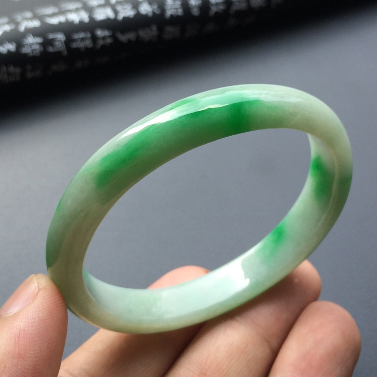 (超值推荐)糯冰种飘翠贵妃手镯(54.6mm-48.3mm)