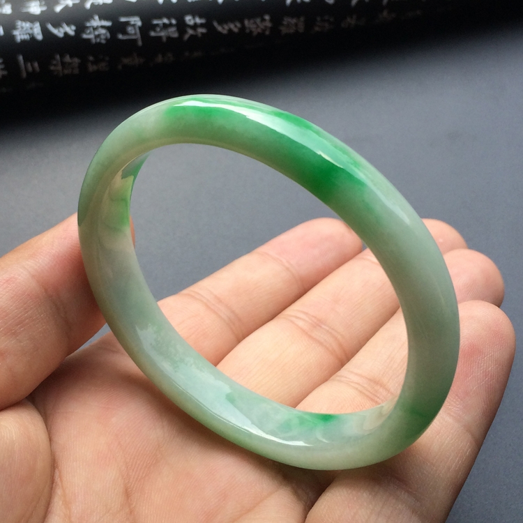 (超值推荐)糯冰种飘翠贵妃手镯(54.6mm-48.3mm)