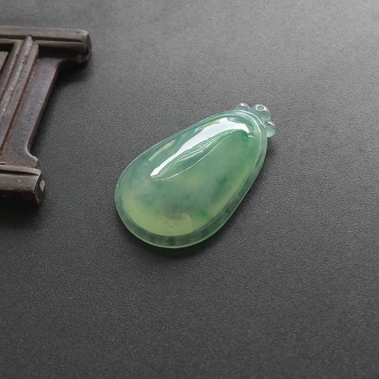 （超值推荐）冰种晴水略飘翠福瓜挂件
