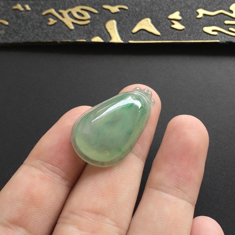 （超值推荐）冰种晴水略飘翠福瓜挂件