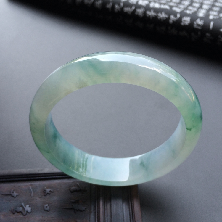 (超值推荐)冰种飘花手镯(55.7mm)
