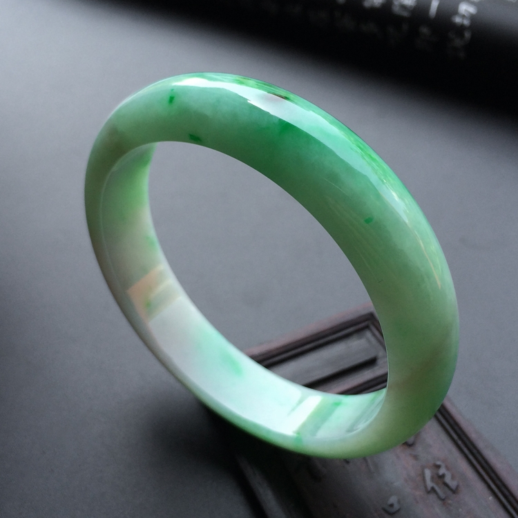 (超值推荐)糯冰种飘翠手镯(56.4mm )