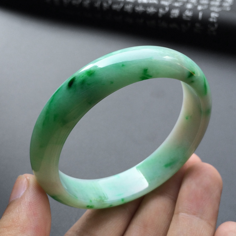 (超值推荐)糯冰种飘翠手镯(56.4mm )