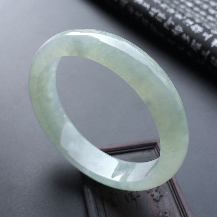 (超值推荐)糯冰种淡晴水手镯(57.2mm)