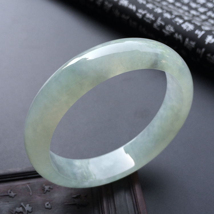 (超值推荐)糯冰种淡晴水手镯(57.2mm)
