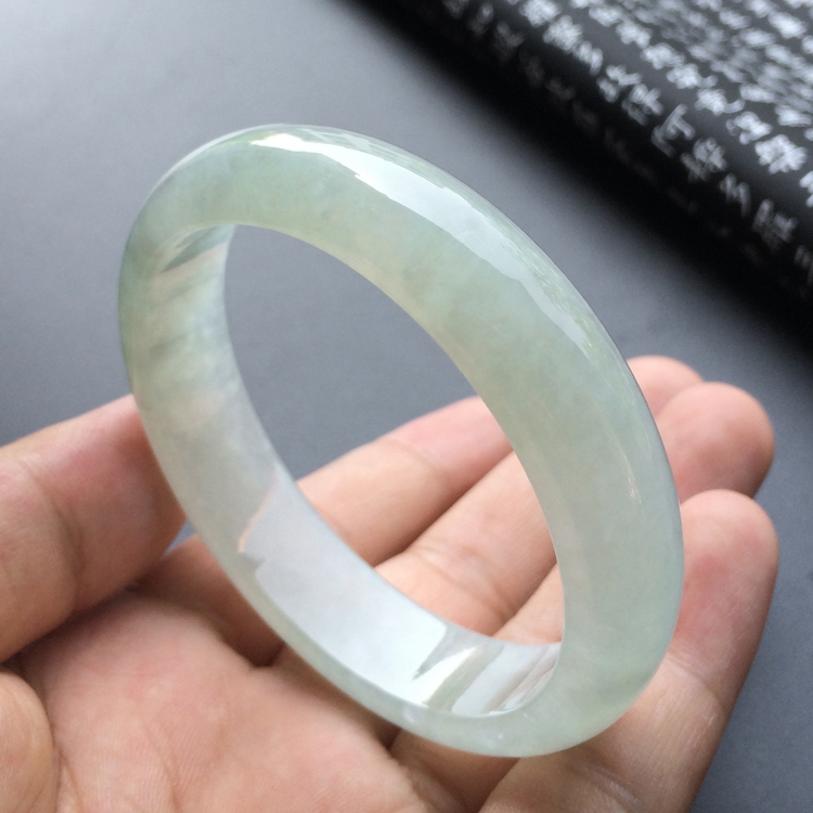 (超值推荐)糯冰种淡晴水手镯(57.2mm)