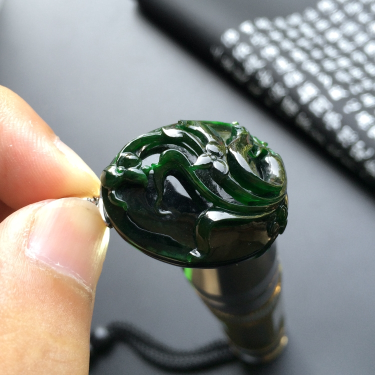 糯冰种油青君子兰挂件