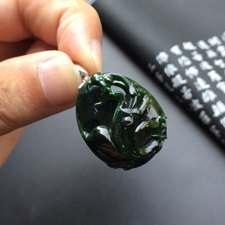 糯冰种油青君子兰挂件