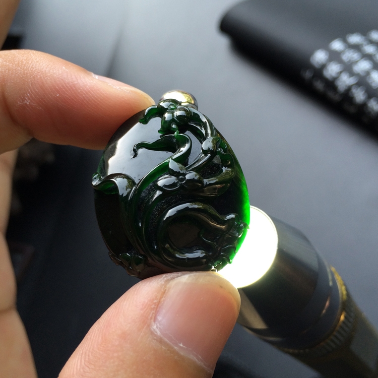 糯冰种油青君子兰挂件
