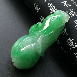 糯冰种翠色玉兰花挂件
