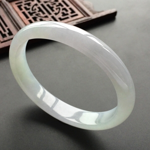 (超值推荐)糯冰种晴水贵妃镯(55.2mm-46.1mm)