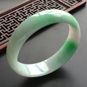 (超值推荐)糯冰种飘翠手镯(58.4mm)