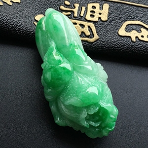 糯冰种翠色白菜挂件
