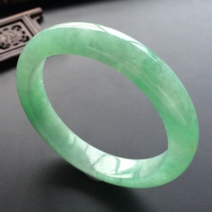 (超值推荐)糯冰种绿晴水手镯(55.3mm)