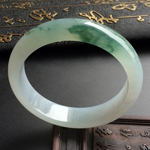 （超值推荐）糯冰种飘花手镯（57mm）