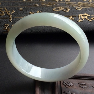 （超值推荐）糯冰种晴水手镯（55mm）