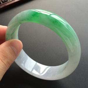(超值推荐)糯冰种飘翠手镯(57.8mm)