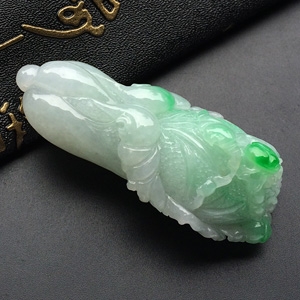 （超值推荐）糯冰种飘翠白菜挂件