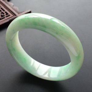(超值推荐)糯冰种飘翠手镯(56.6mm)