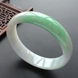 (超值推荐)糯冰种飘翠手镯(59.1mm)