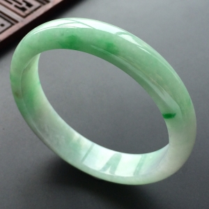 (超值推荐)糯冰种飘翠手镯(57mm)