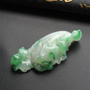 (超值推荐)糯冰种飘翠白菜挂件