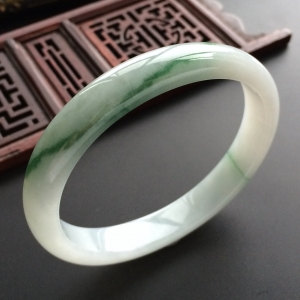(超值推荐)糯冰种飘花贵妃镯(58mm-51.2mm)