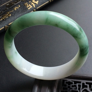 (超值推荐)糯冰种飘花手镯(56.1mm)