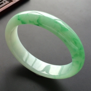 (超值推荐)糯冰种飘翠贵妃镯(53.8mm-46.8mm)
