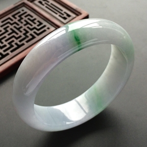 (超值推荐)糯冰种春带彩手镯(57.1mm)