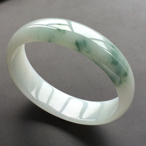 (超值推荐)糯冰种飘花贵妃镯(55mm-50.2mm)