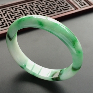 (超值推荐)糯冰种飘翠手镯(57mm)