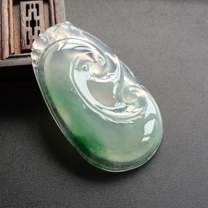 (超值推荐)冰种飘绿花如意挂件