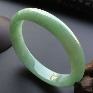 糯冰种晴水贵妃手镯(57.6-50.3mm)