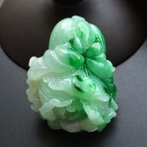 (超值推荐)糯冰种飘翠白菜挂件