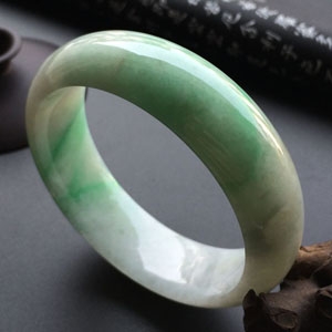 (超值推荐)糯冰种飘翠手镯(58.3mm)